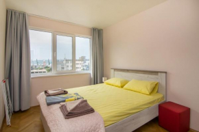 Central train station Flat with port view